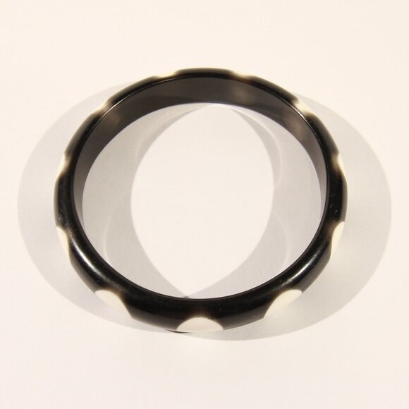 Vintage MOD Set 2 Black & White Polka Dot and Strip Lucite Bangle Bracelets - Picture 7 of 9